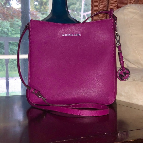 Michael Kors Handbags - Michael Kors Jet Set Travel